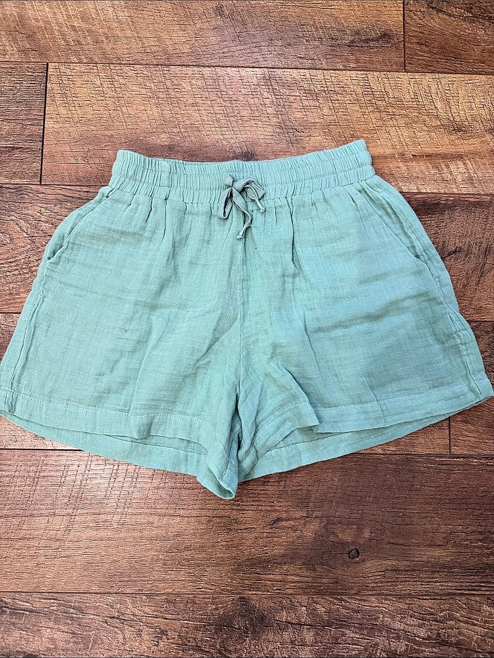 Elan Drawstring Gauze Shorts High Waist Shorts in Green Medium